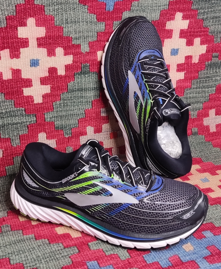 کفش رانینگ BROOKS