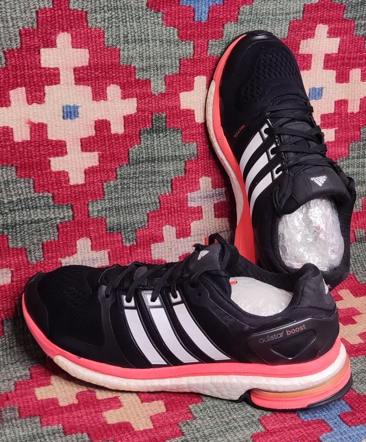 کفش ورزشی برند آدیداس (Adidas)