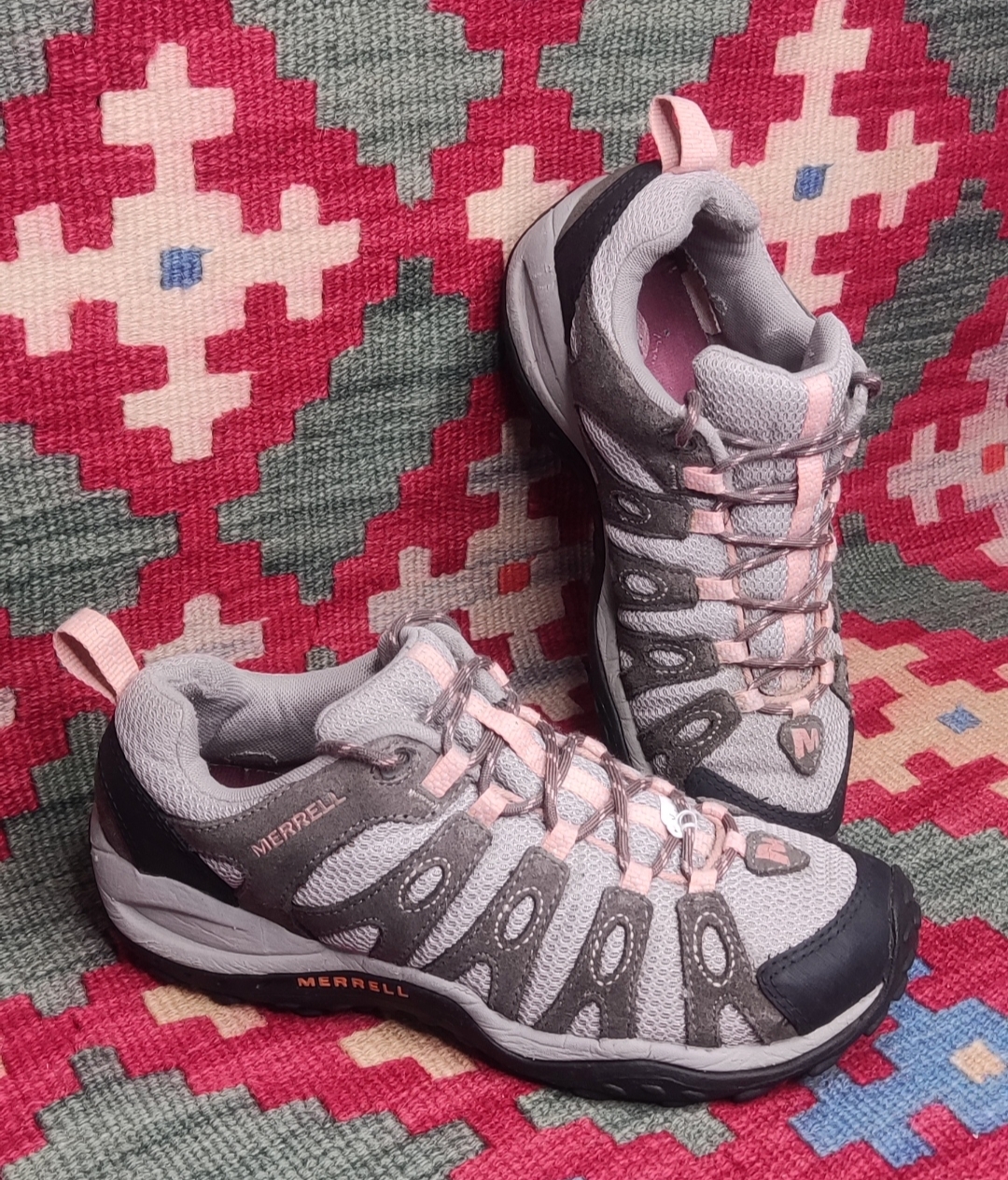 کفش کوهنوردی و طبیعت‌گردی برند MERRELL، مدل ترکینگ