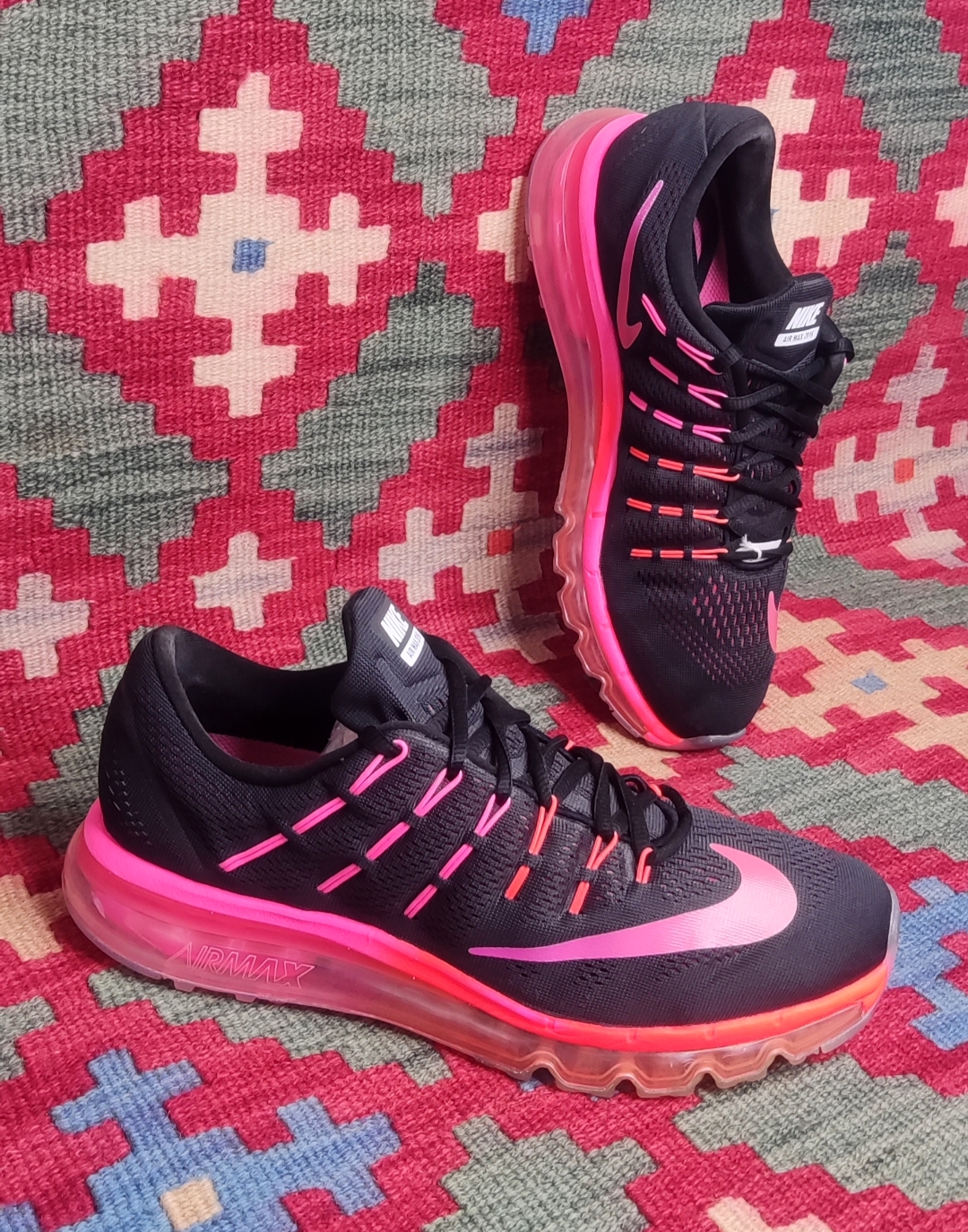 کفش کتانی برند نایک (Nike)