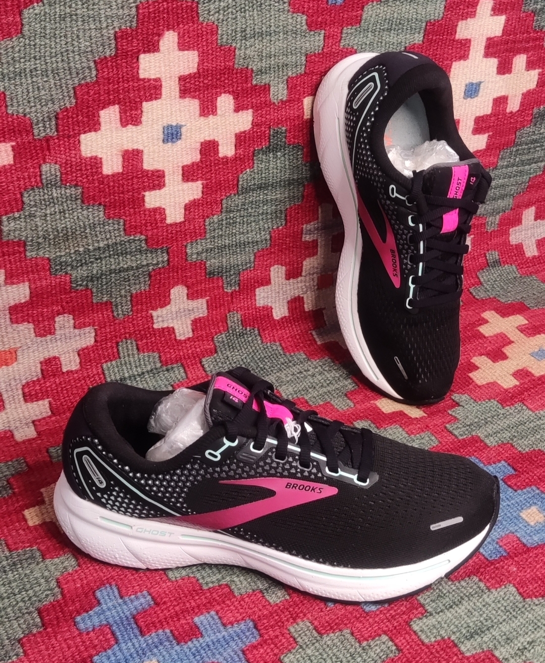 کفش کتونی برند BROOKS