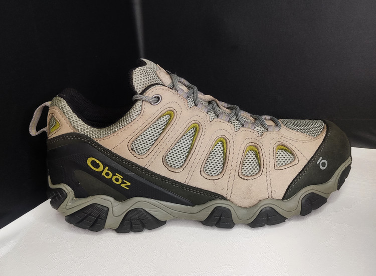 کفش ترکینگ oboz