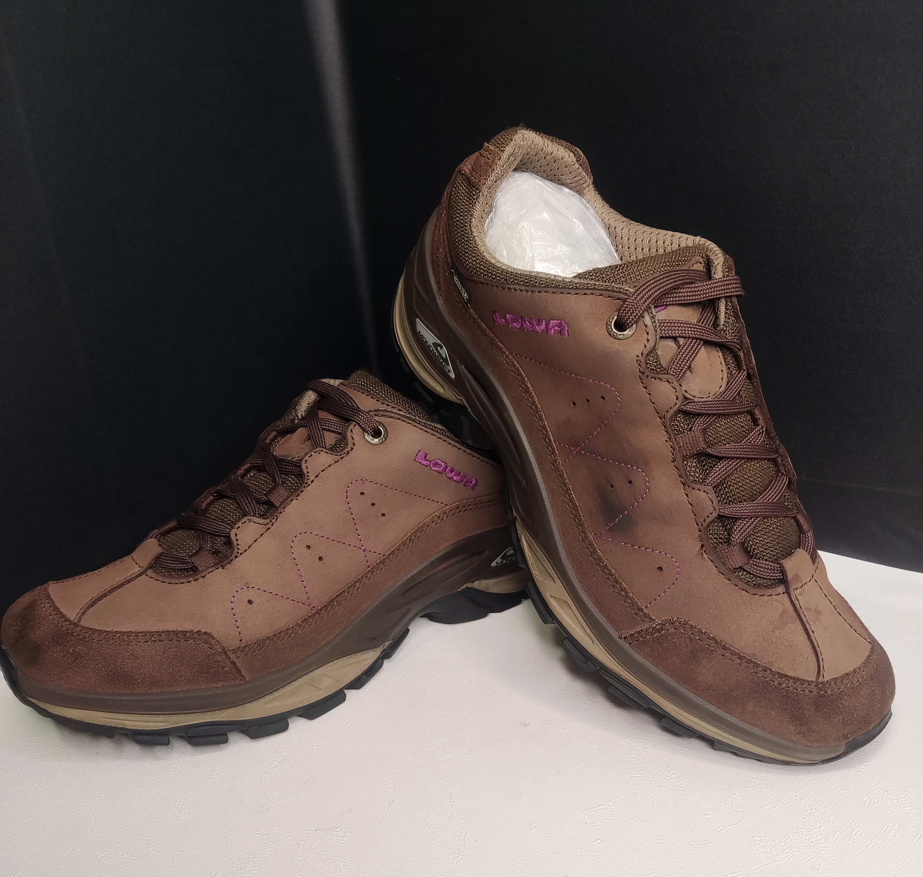 کفش کوهنوردی LOWA