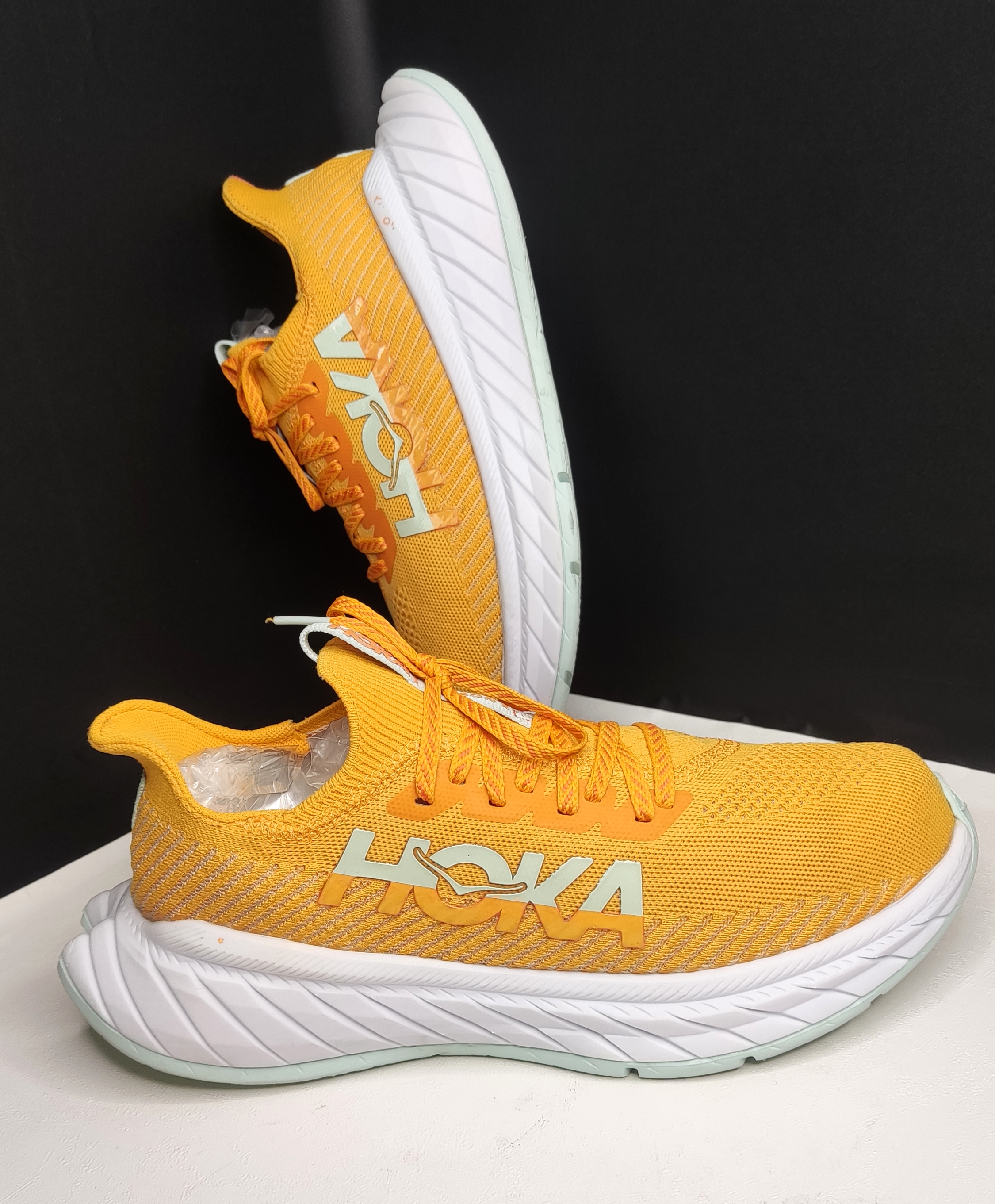 کفش رانینگ HOKA