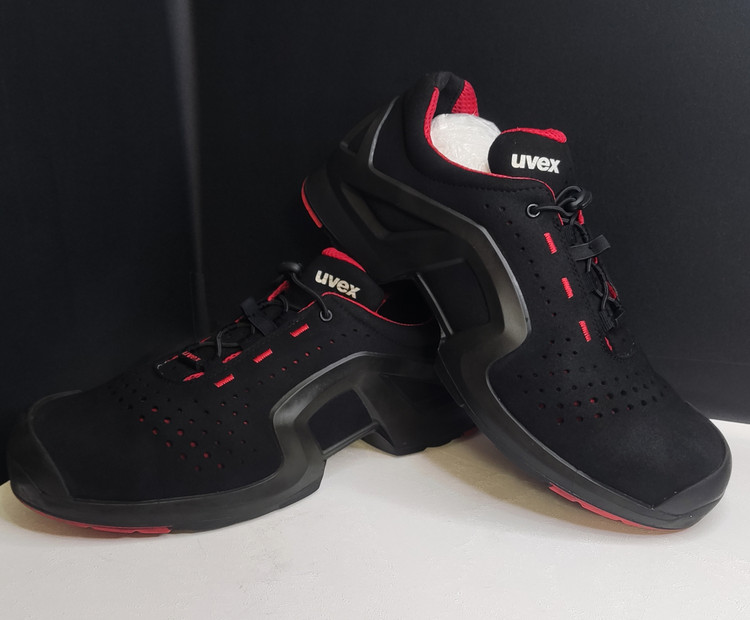 کفش ایمتی uvex